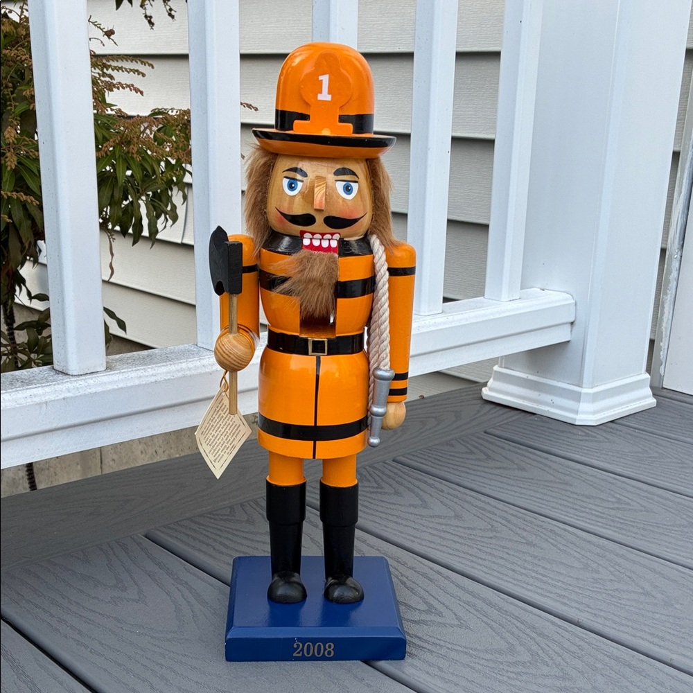 Nutcracker Collection Fireman Wood Nutcracker Limited Edition 11581/17814 Orange